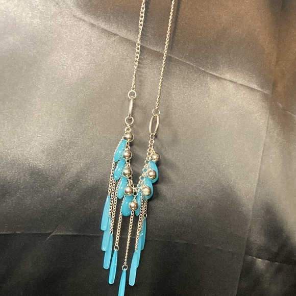 NWT! Grab N Go beautiful detailed blue necklace w/ matching earrings. - Picture 2 of 3